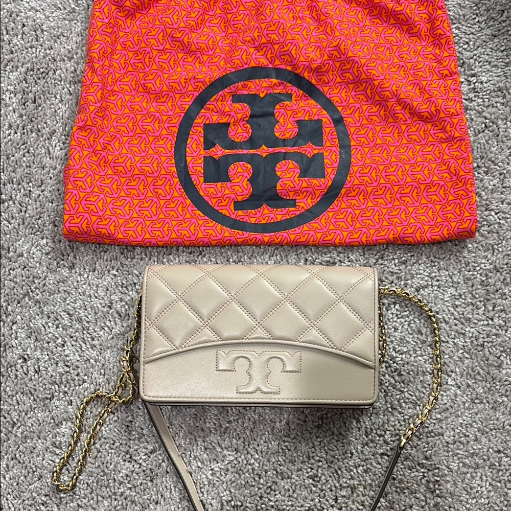 Tory Burch Cream Quilted Crossbody Bag with Chain Strap